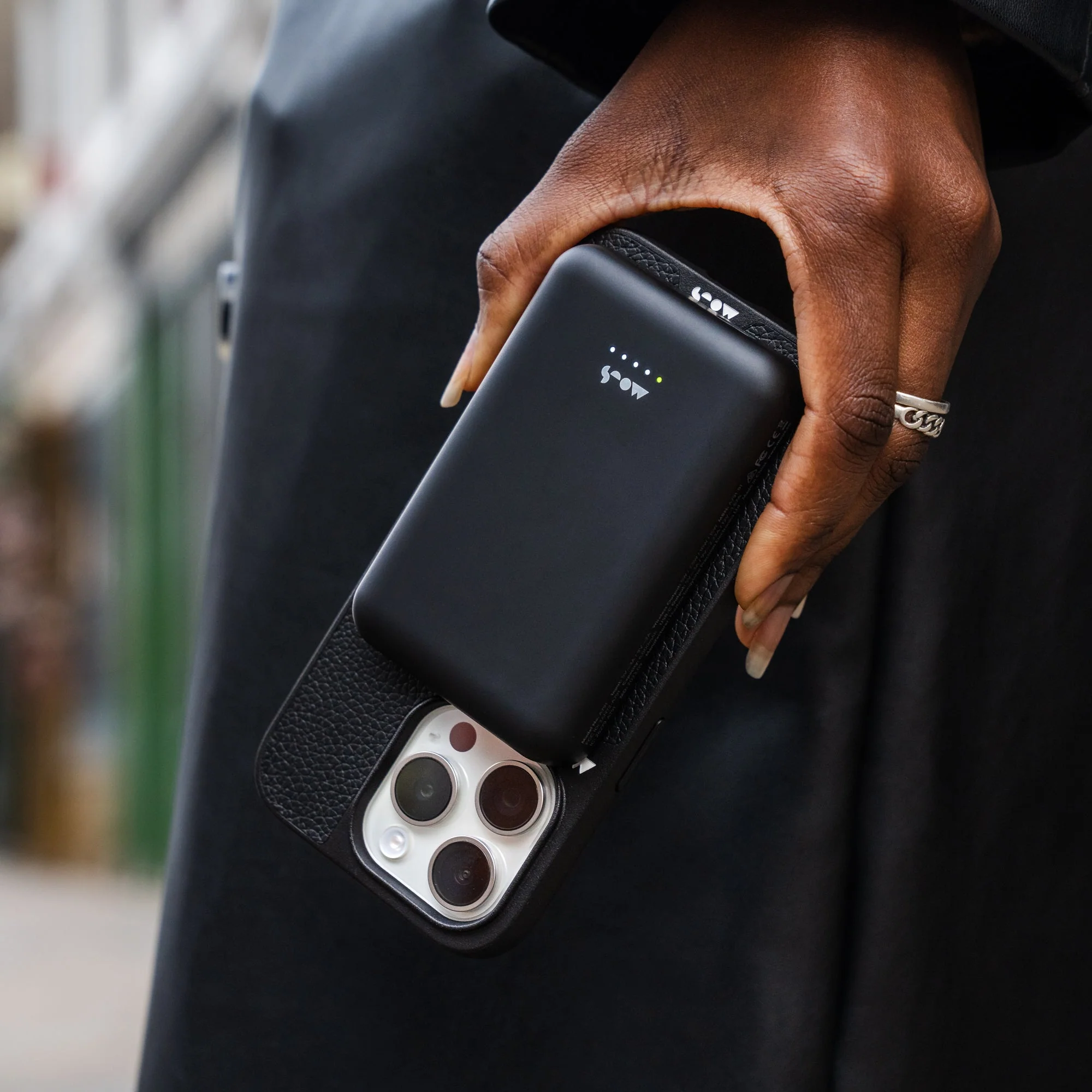 MagSafe® Compatible Wireless Power Bank - Image 14