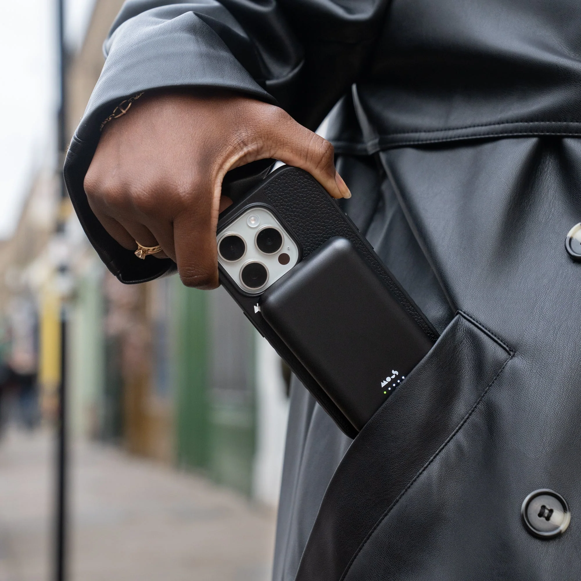 MagSafe® Compatible Wireless Power Bank - Image 7